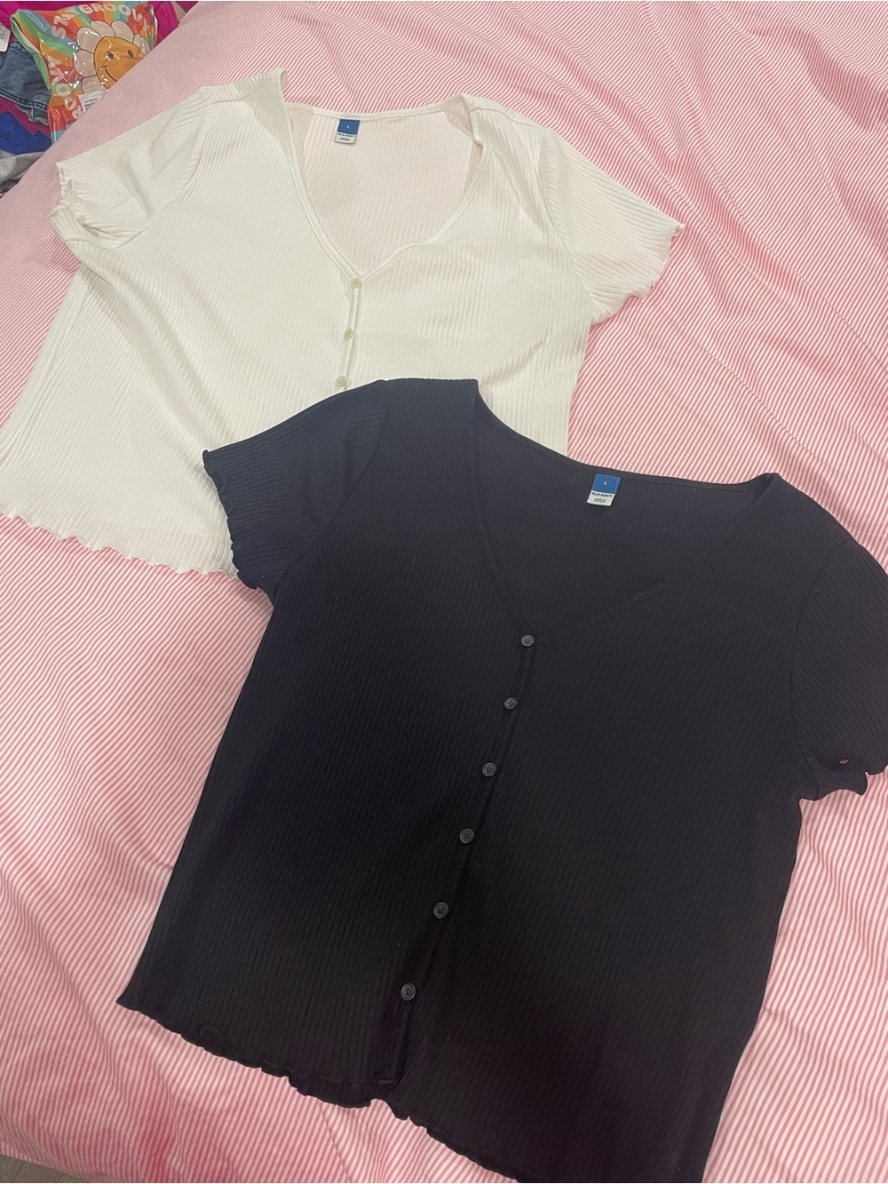 Old Navy ribbed v neck tees, size XL, black and cream/white